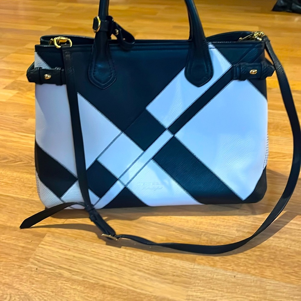 Burberry banner bag. Lightly used. Great condition